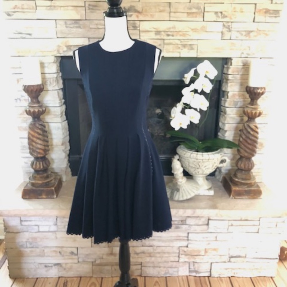 sleeveless dress